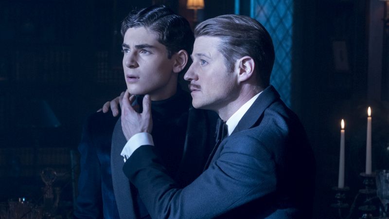 Jim Gordon Finally Gets a Mustache in New Gotham Photos