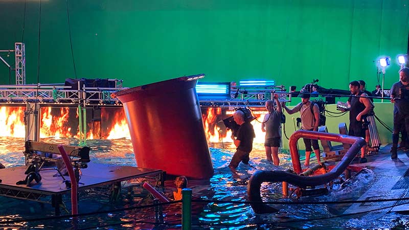 Avatar Sequel Behind-the-Scenes Photo Features James Cameron Wielding a 3D Camera