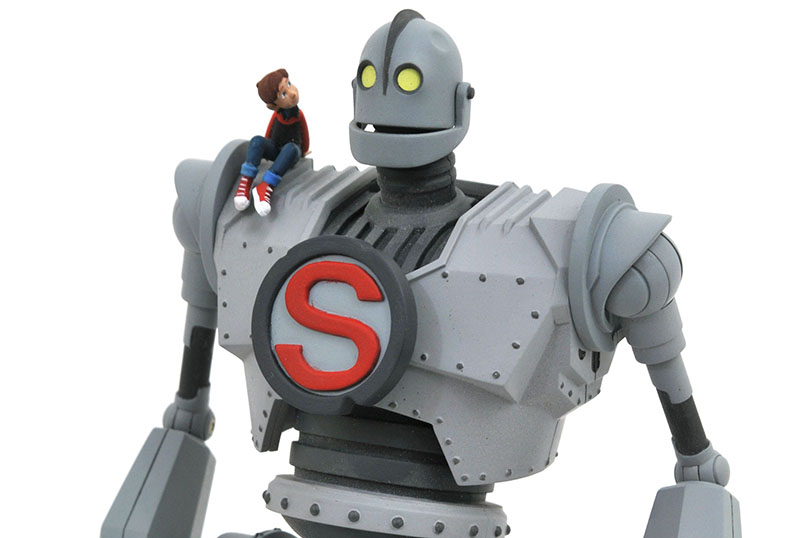 CS Exclusive: Diamond Select Unveils The Iron Giant Figure!