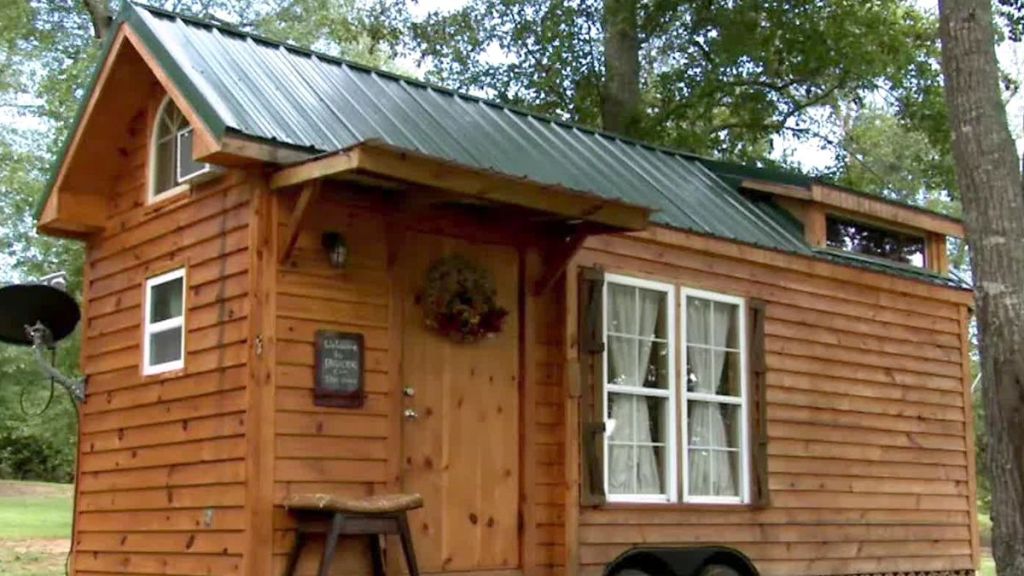 Tiny House Hunting Season 3 Streaming: Watch & Stream Online via Hulu