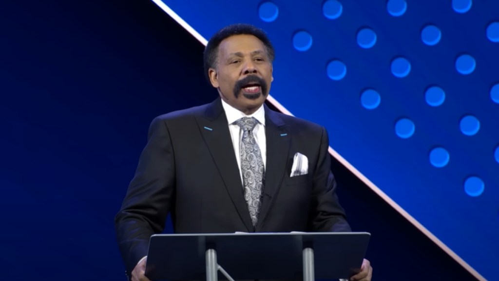 tony evans resigns