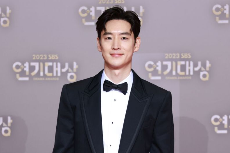 Lee Je-Hoon at SBS Drama Awards 2023