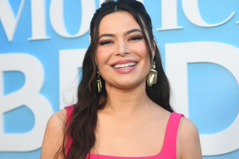 Miranda Cosgrove, Pierson Fode Cast in New Netflix Rom-Com The Wrong Paris