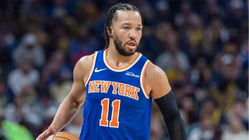 Knicks’ Jalen Brunson Twists His Ankle vs 76ers