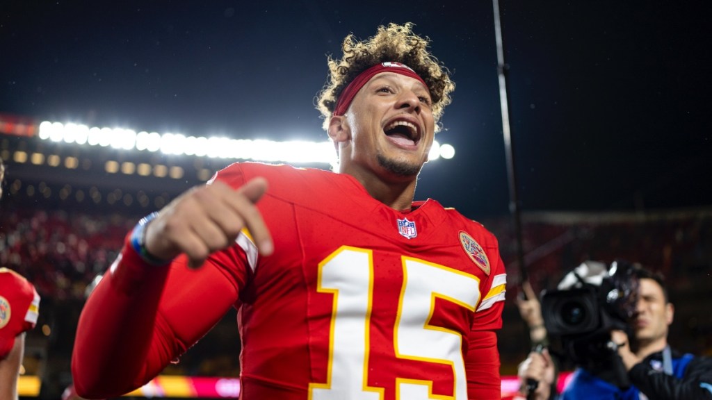 Patrick Mahomes Suffers Ankle Injury During Chiefs vs Buccaneers