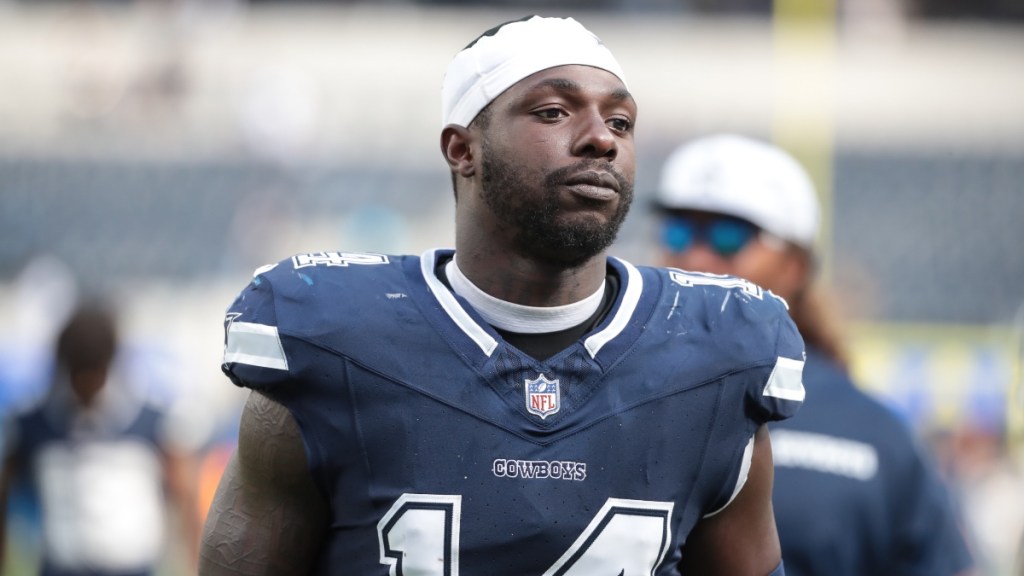 Markquese Bell Suffers Shoulder Injury During Texans vs Cowboys