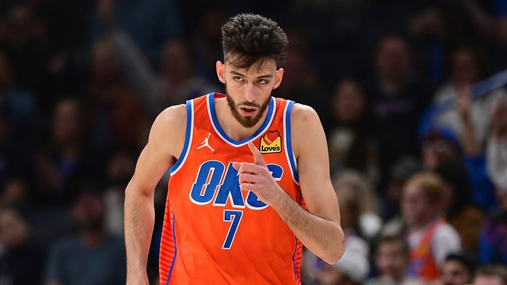 Thunder Star Chet Holmgren Suffers Hip Injury vs Warriors