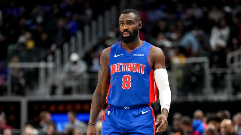 Pistons’ Tim Hardaway Avoids Serious Injury After Head Collision