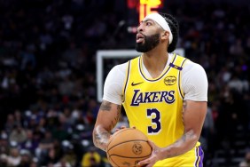 Anthony Davis Suffers Ankle Injury in Lakers vs. Warriors Match