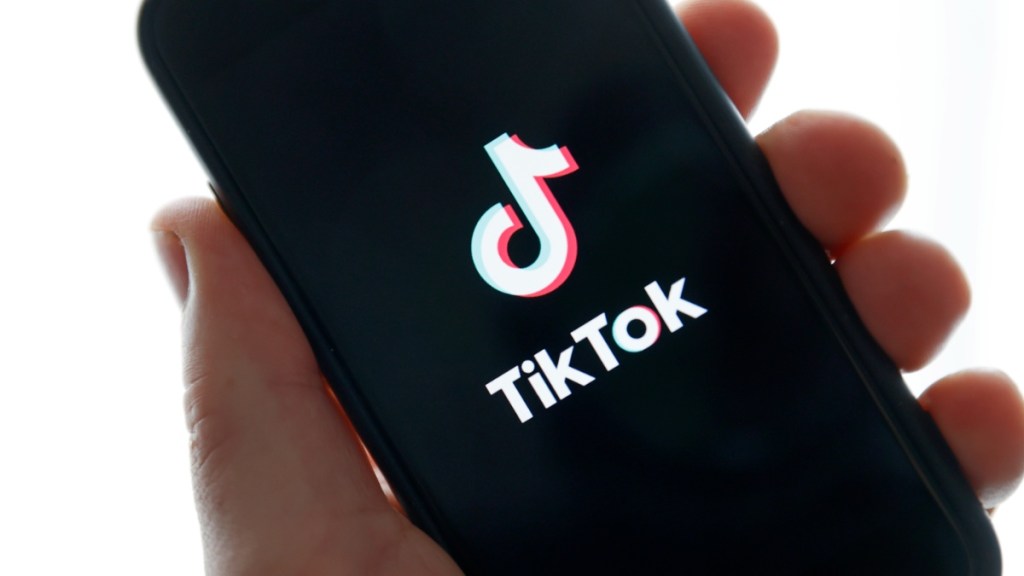 What Is 'Lamp Looks Weird' Trend on TikTok? Meaning Explained