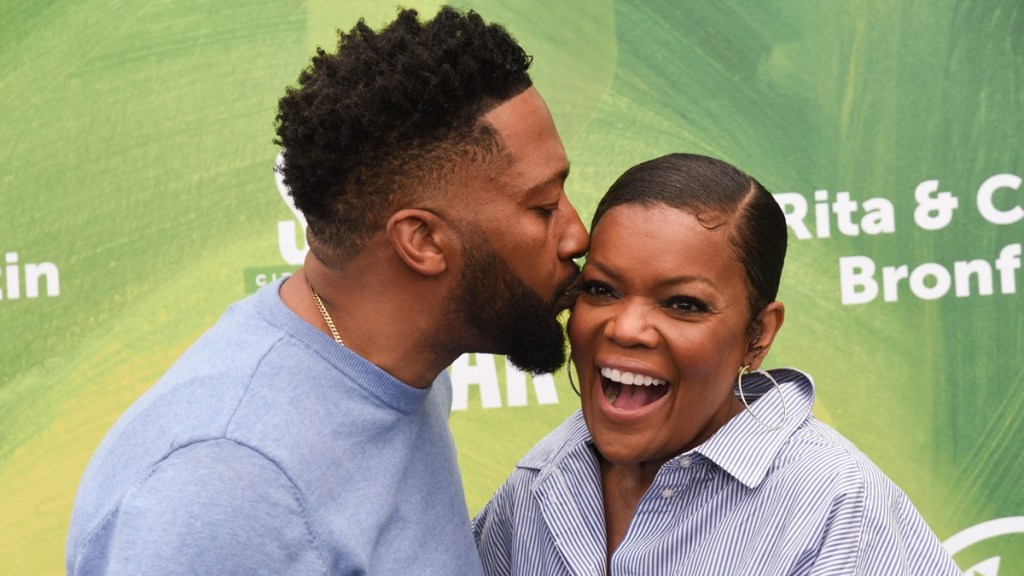 Yes, Yvette Nicole Brown Is Now Married to Anthony Davis