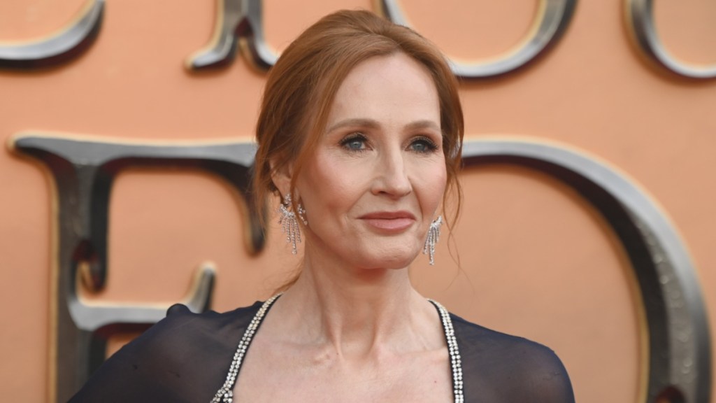 JK Rowling pedro Pascal bully