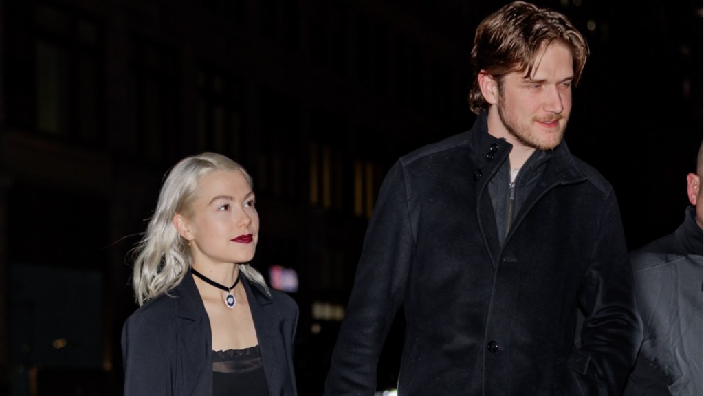 Who Is Bo Burnham's Girlfriend? Phoebe Bridgers' Age & Job